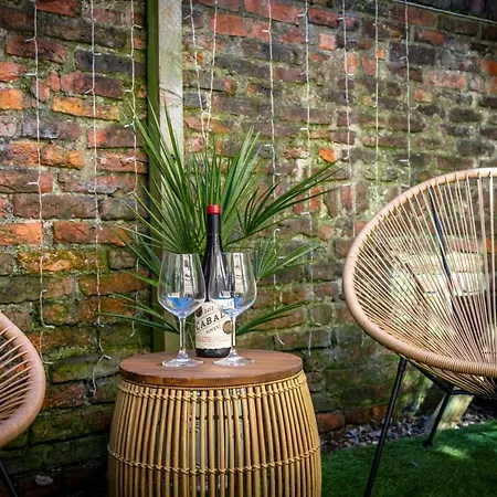 아파트 The Beehive *