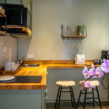 The Beehive 아파트 *