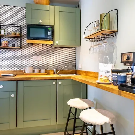 The Beehive 아파트